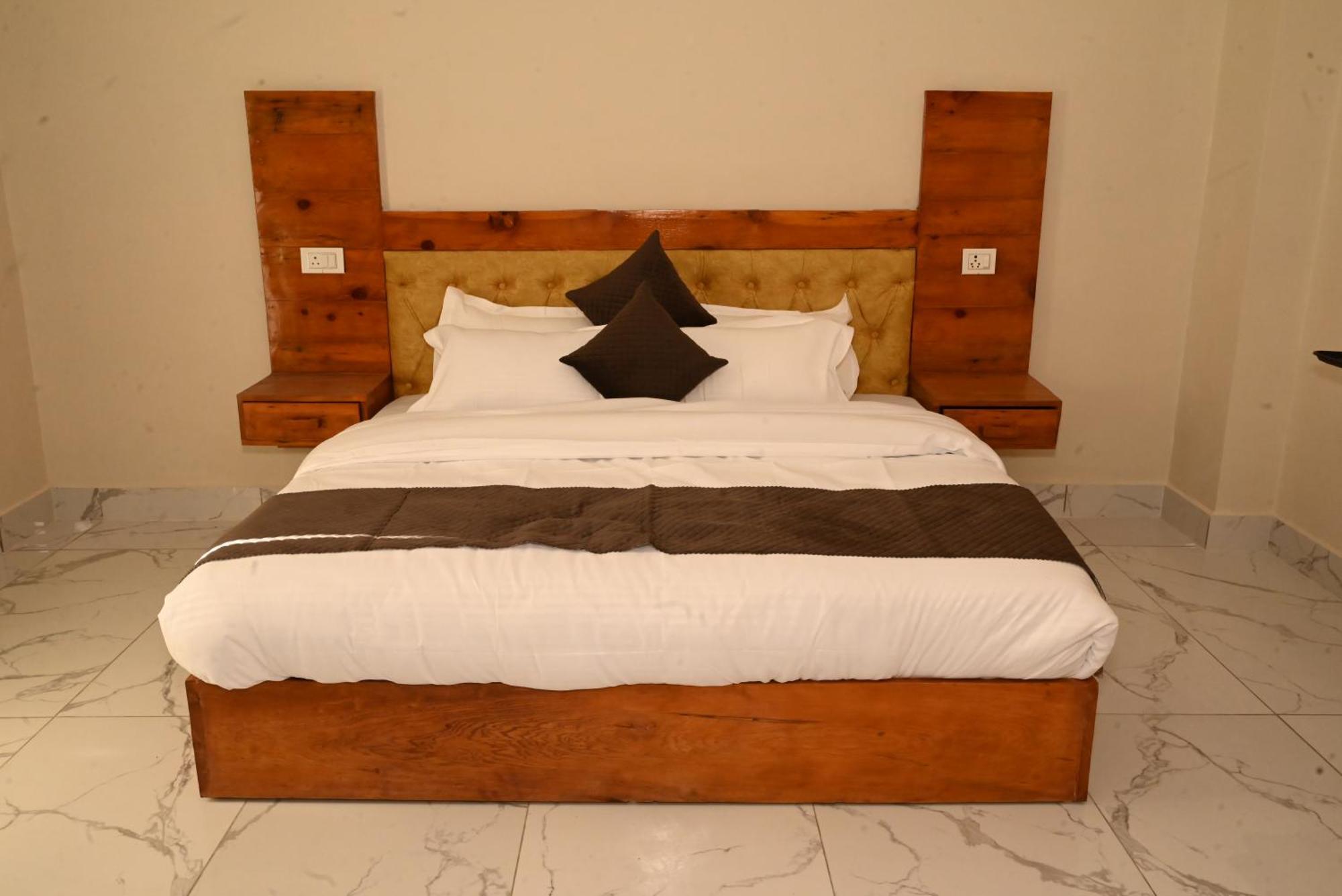 Himalayan Hill Top Resort Kanatal Dış mekan fotoğraf