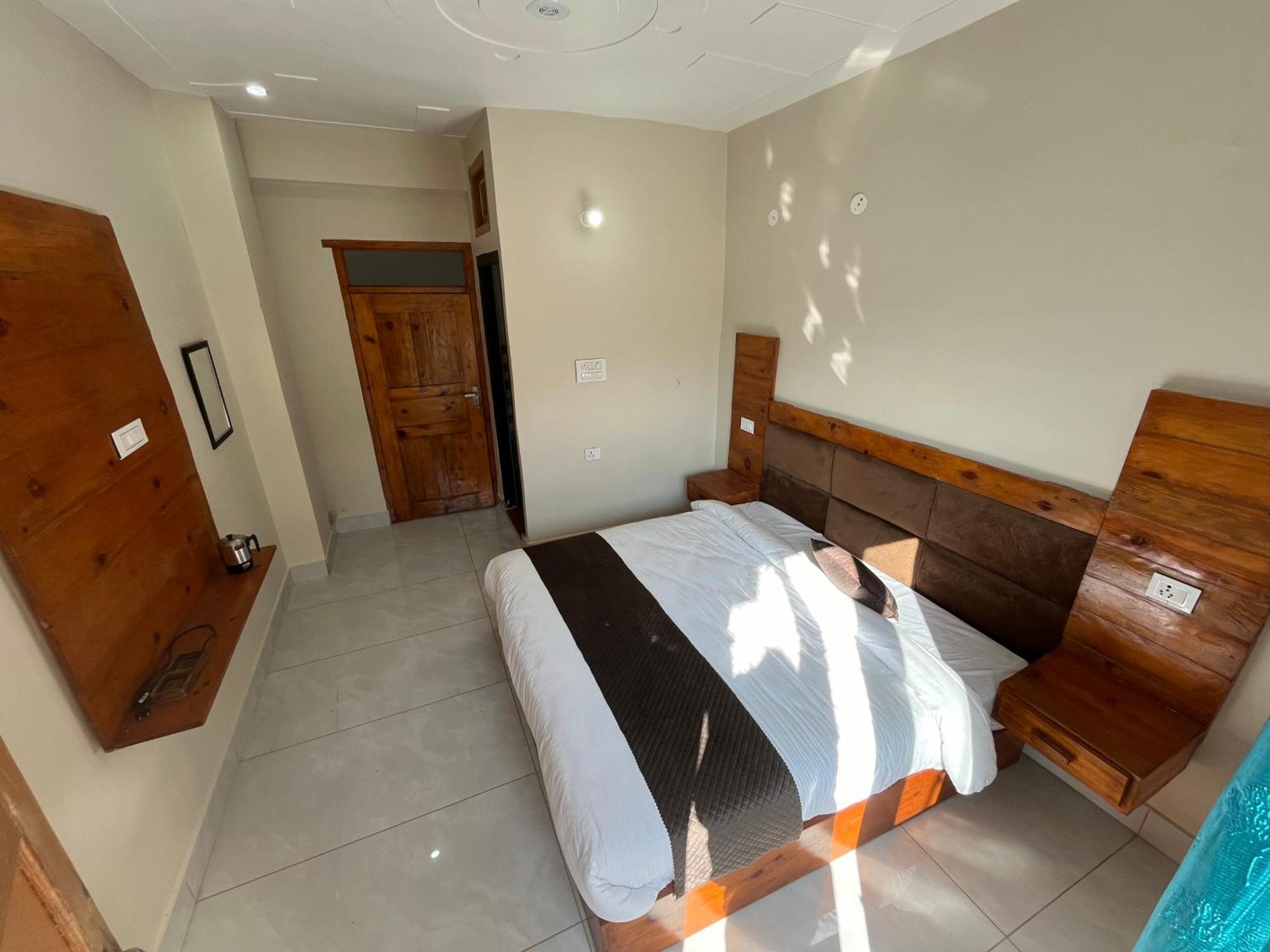 Himalayan Hill Top Resort Kanatal Dış mekan fotoğraf