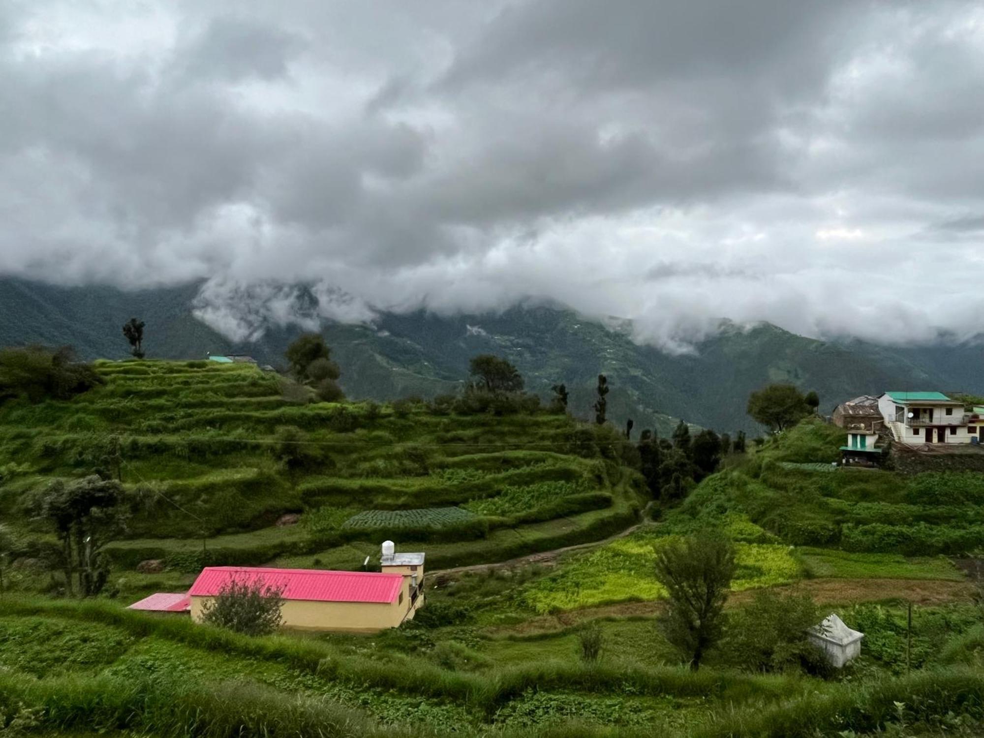 Himalayan Hill Top Resort Kanatal Dış mekan fotoğraf
