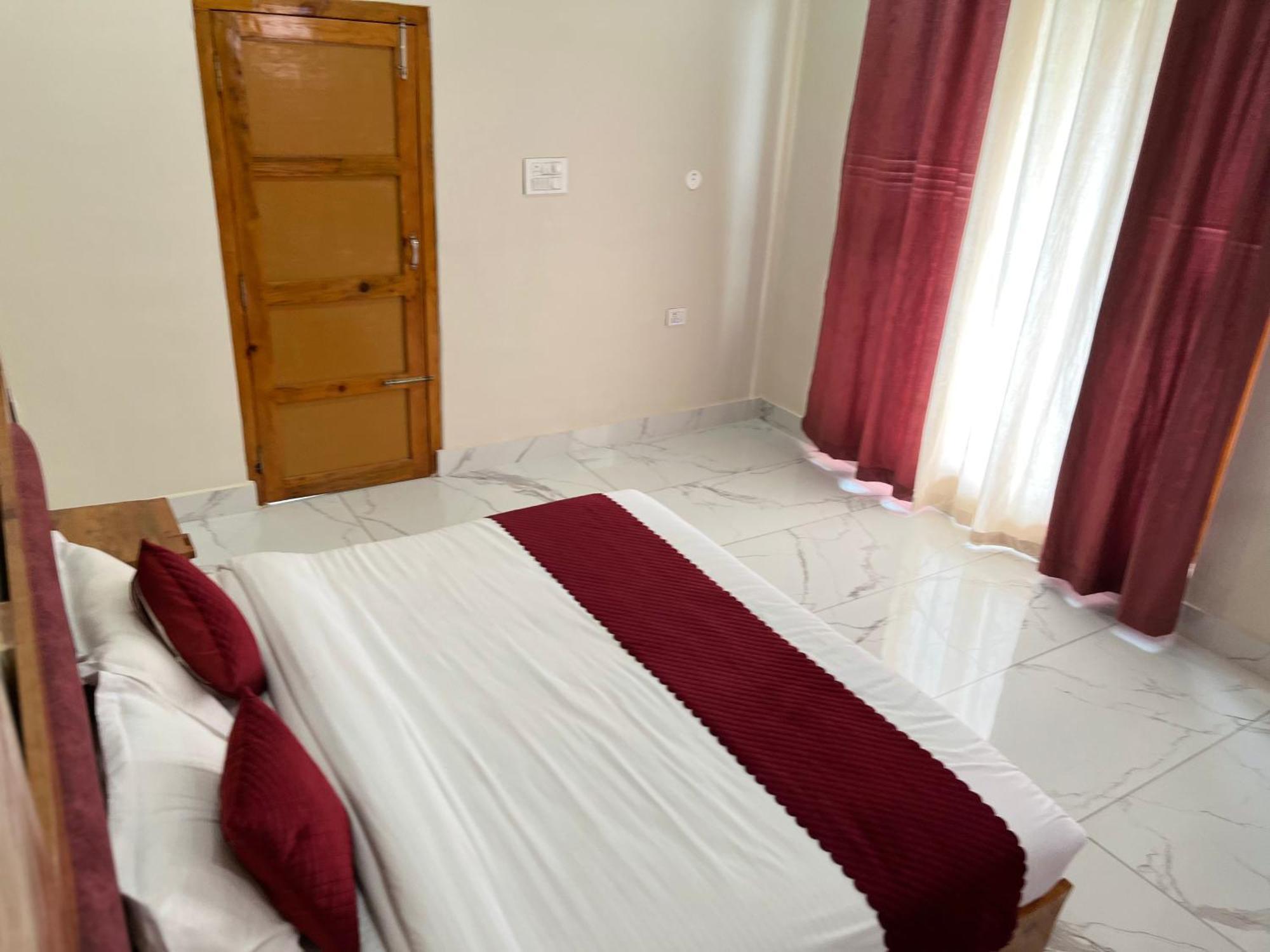 Himalayan Hill Top Resort Kanatal Dış mekan fotoğraf