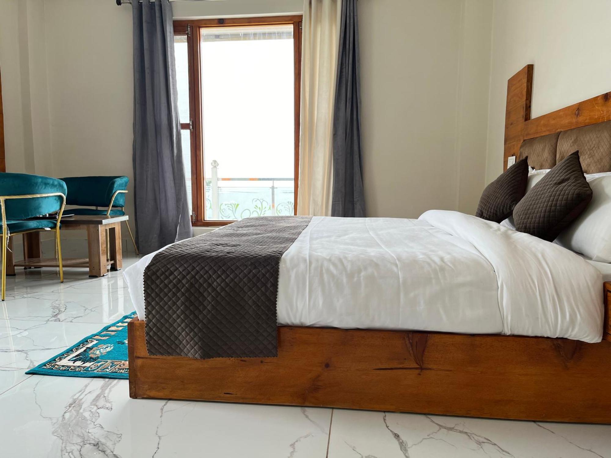 Himalayan Hill Top Resort Kanatal Dış mekan fotoğraf