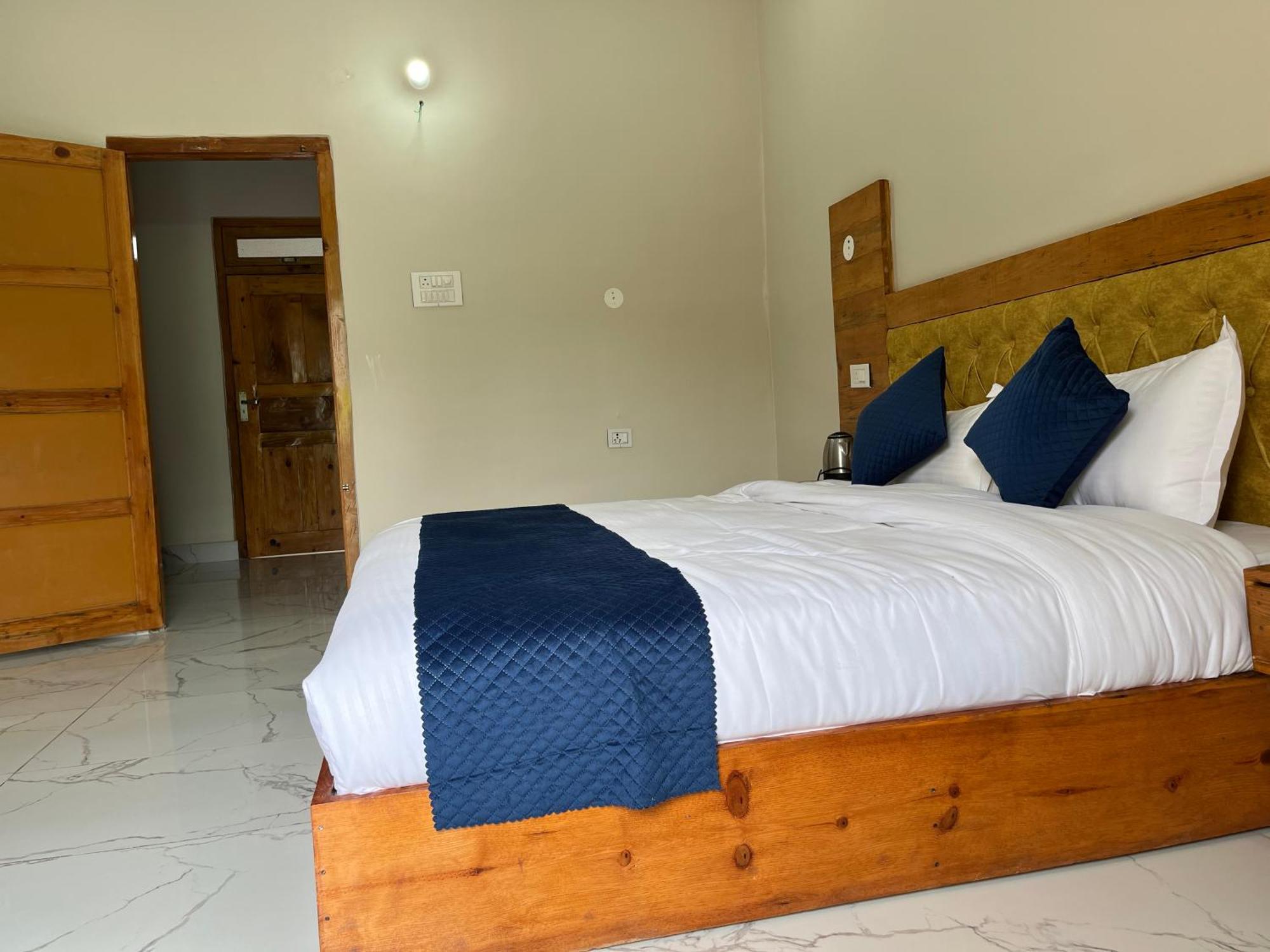 Himalayan Hill Top Resort Kanatal Dış mekan fotoğraf